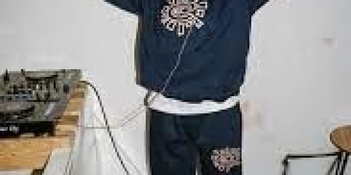 Relaxed Streetwear Fits with Adwysd Joggers & Syna World