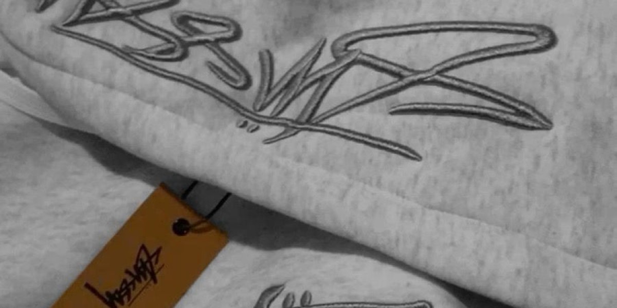 Christmas Outfits Gain New Meaning With Stussy Hoodie Glamor