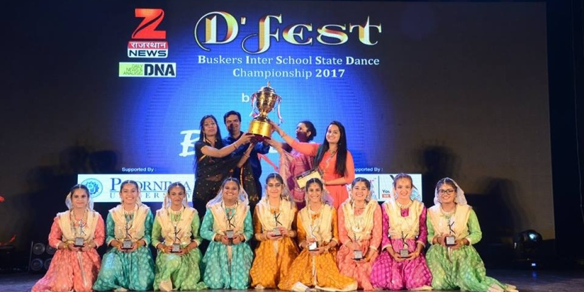 Bollywood Dance Class in Ambabari – Buskers Dance Institute