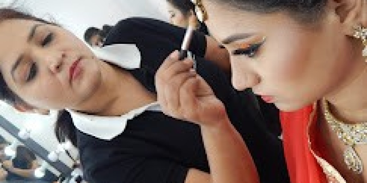 Lakme Academy Pimpri:- Bridal Makeup Course in Pimpri