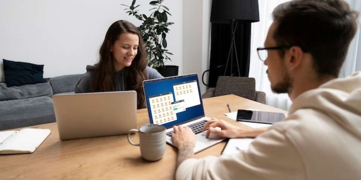 How Applicant Tracking Software Simplifies Offer Management and Onboarding